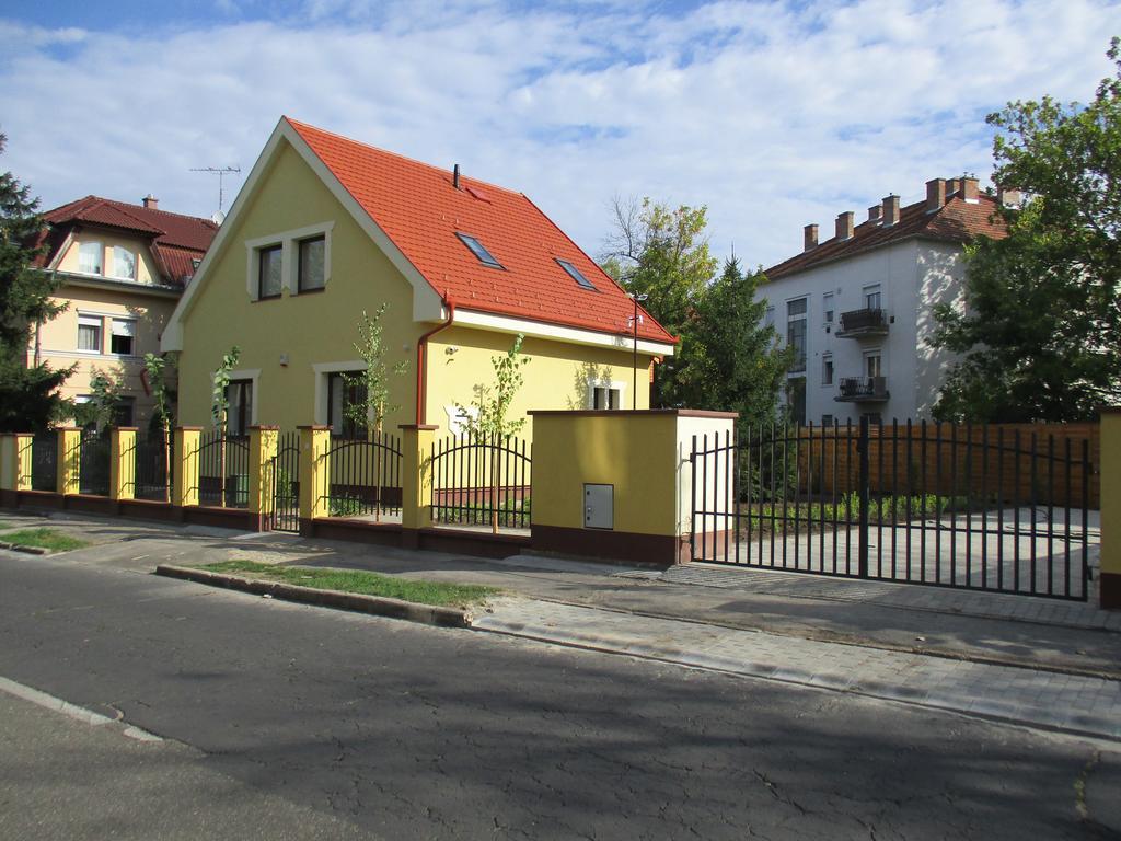 Poroszlay Apartman Debrecen Exteriör bild