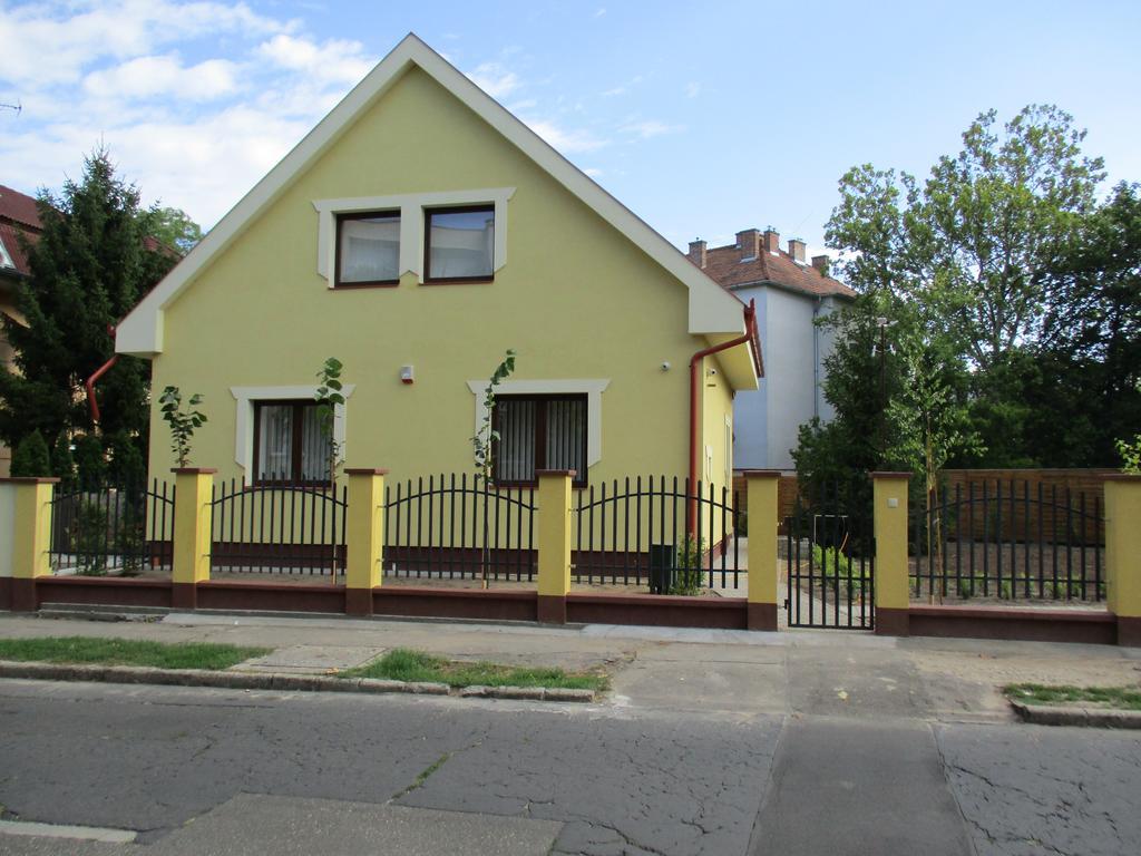 Poroszlay Apartman Debrecen Exteriör bild