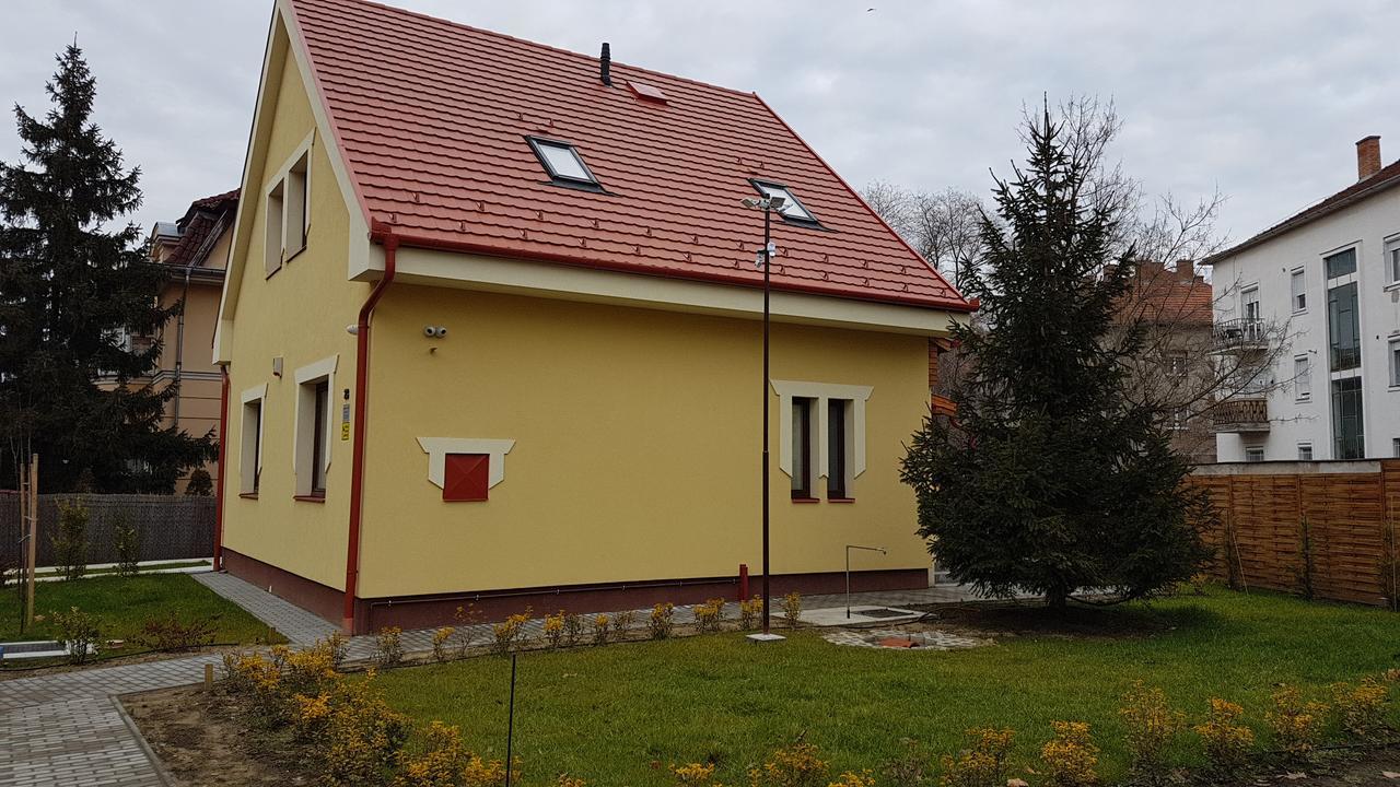 Poroszlay Apartman Debrecen Exteriör bild