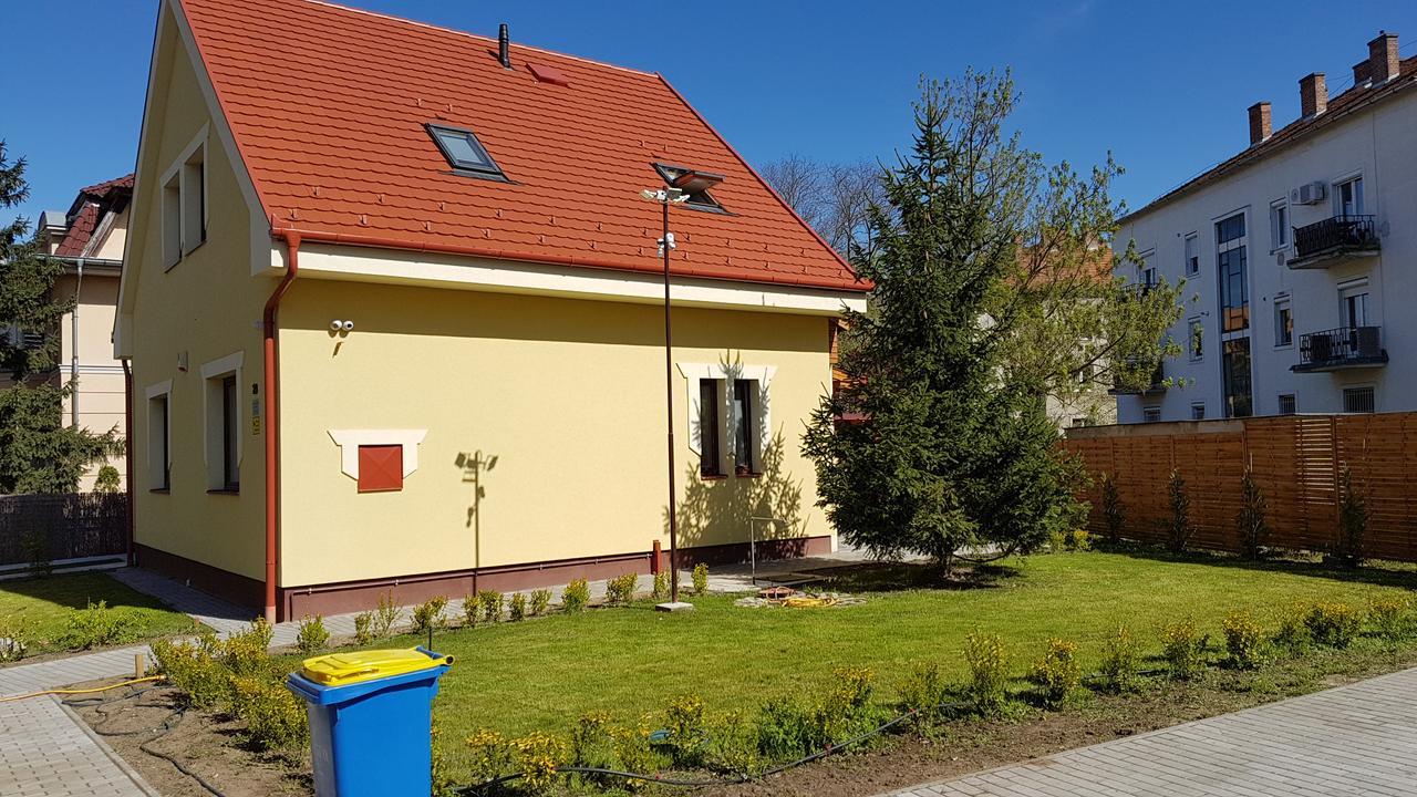 Poroszlay Apartman Debrecen Exteriör bild